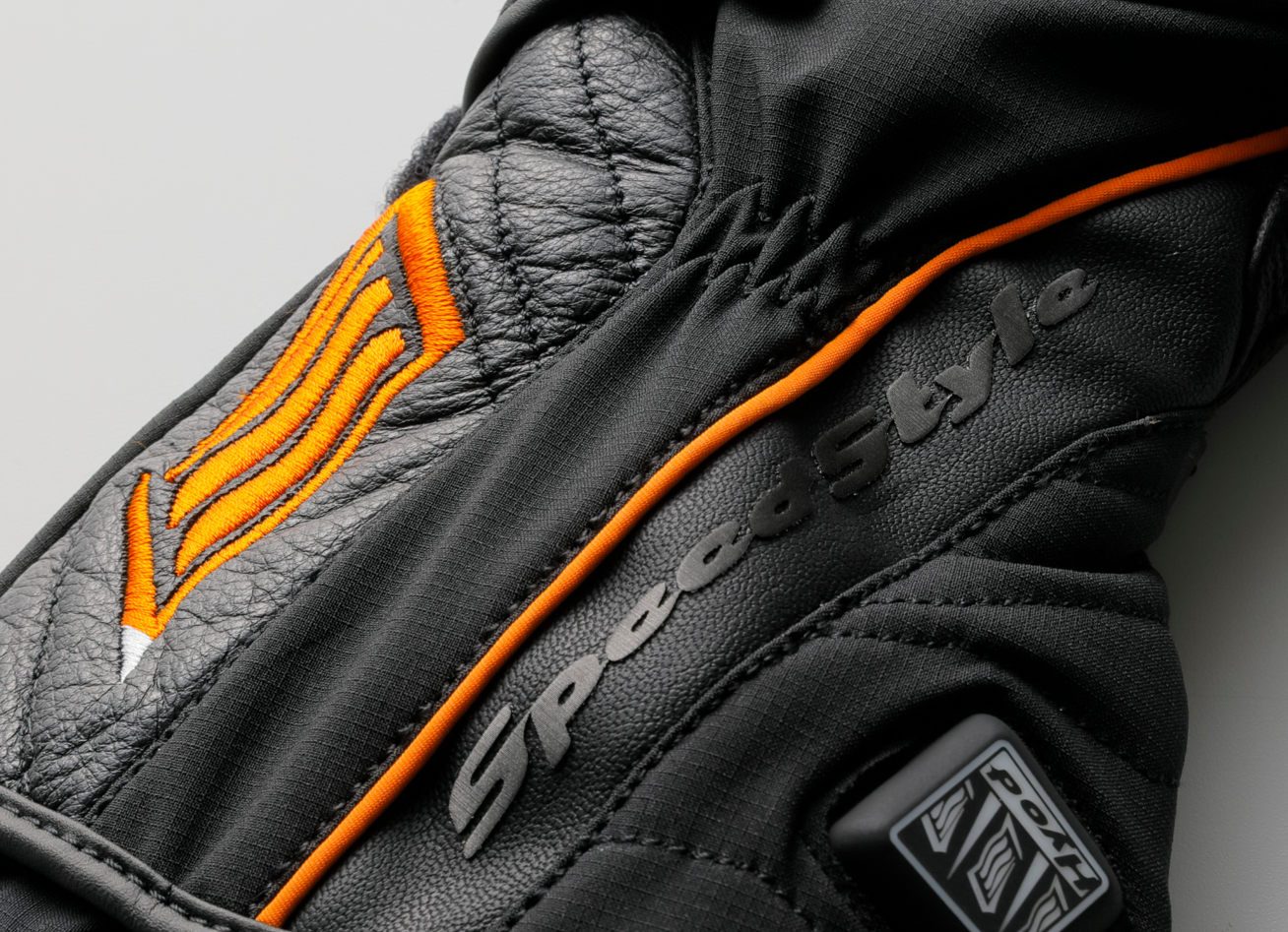 雨、風、寒さに、ALL WEATHER PERFORMANCE.